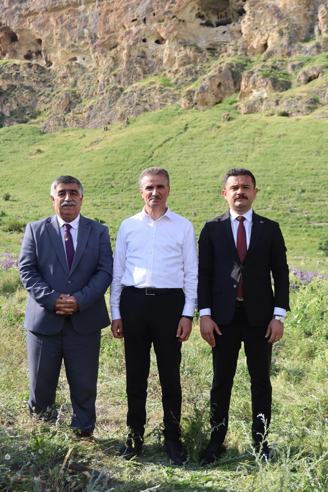 Karayazı’dan Türkiye’ye Birlik Mesajı: Ters Lale Festivali’nde “Terörsüz Türkiye” Vurgusu-1