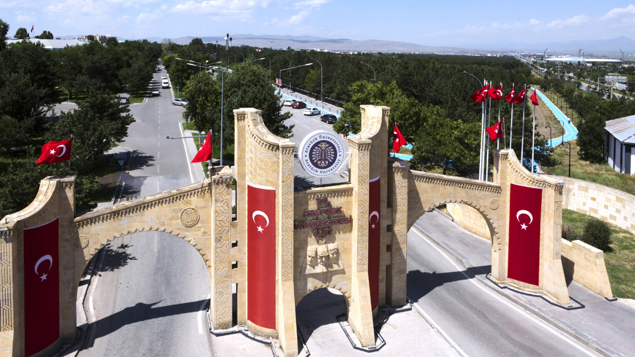 Atatürk Üniversitesi YKS'de dereceye giren başarılı öğrenciler için dikkat çeken bir burs programı başlattı