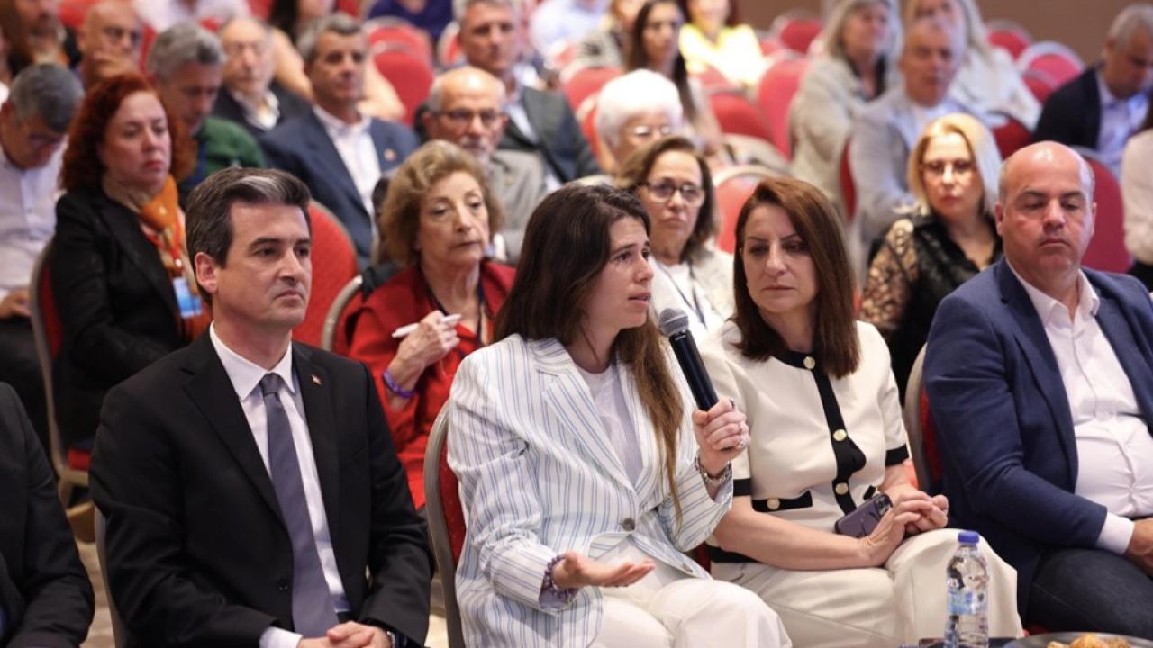 Çeşme’de turizmin geleceği ortak akılla konuşuldu