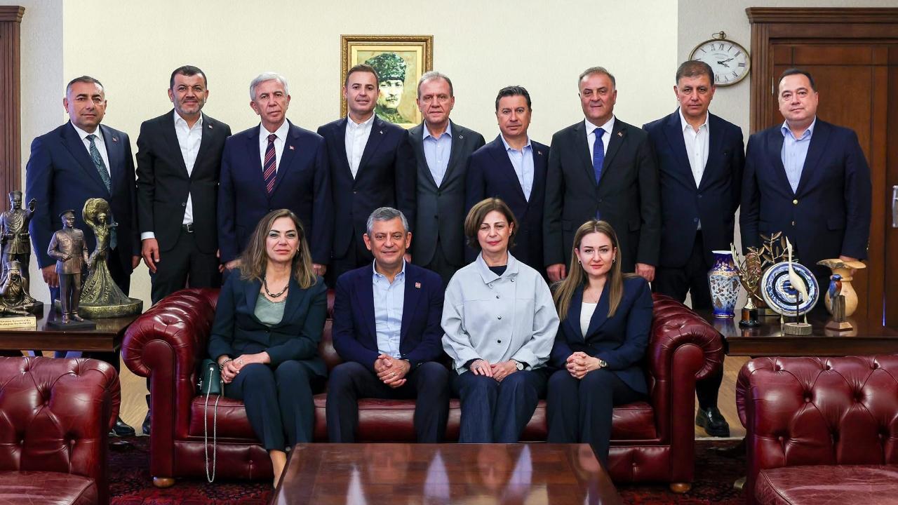 CHP’li Başkanlar Kurultayın 45 Gün İçinde Toplanmasını İstedi