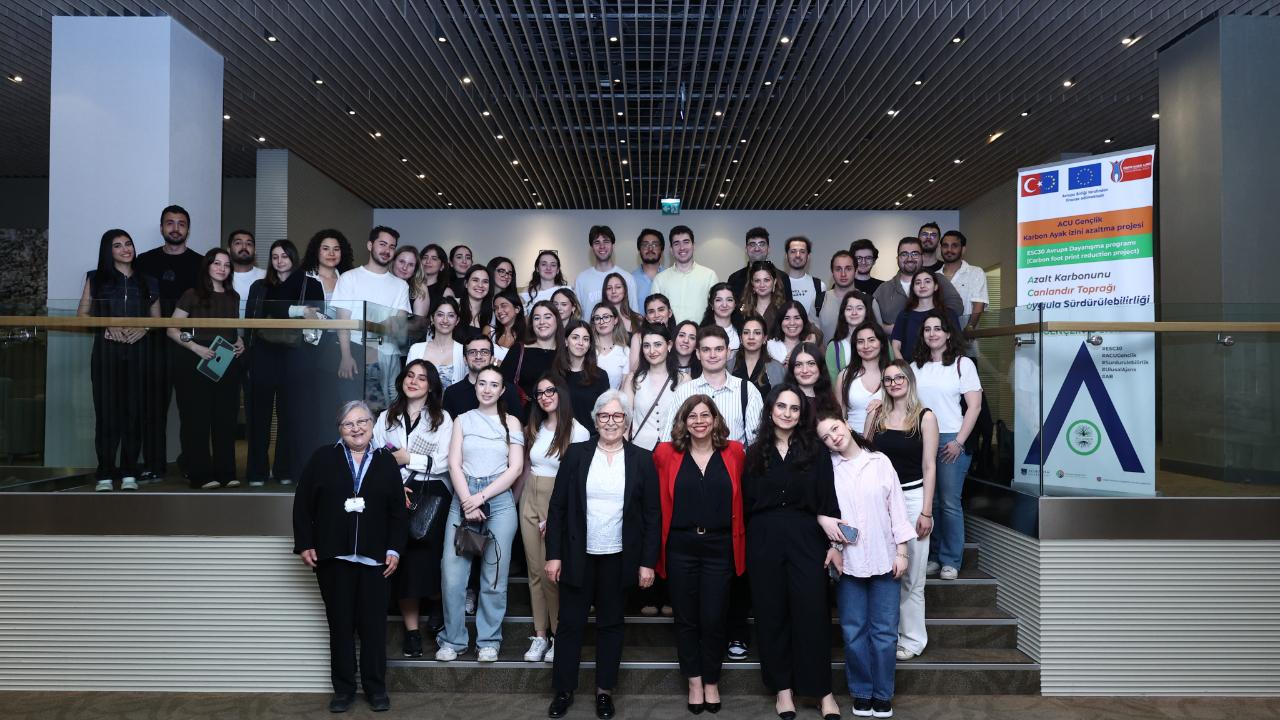 Geleceğin Sağlıkçıları Atıkları Değere Dönüştürdü: Pet Şişeden Laboratuvar Önlüğüne