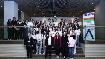 Geleceğin Sağlıkçıları Atıkları Değere Dönüştürdü: Pet Şişeden Laboratuvar Önlüğüne