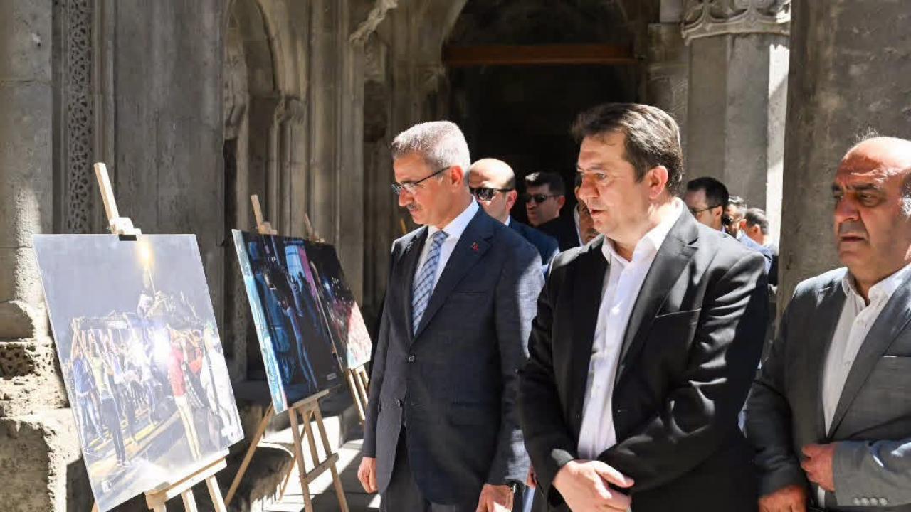 Tarihe Tanıklık Eden Kareler Çifte Minareli Medrese’de Sergileniyor